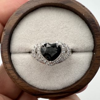 Double heart spinel ring